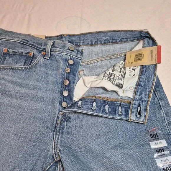 Levis Womens Jeans 501 Skinny High Rise Distressed Button Fly Size 31x28 NWT 36 - Picture 3 of 13